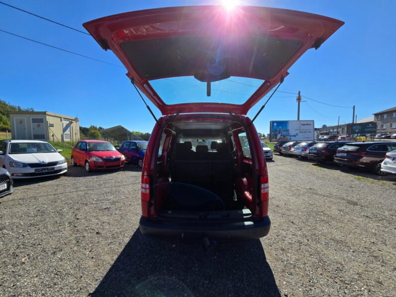 
								Volkswagen Caddy – 1.6 TDi 75KW,klima,tažné full									