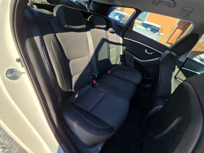 
								Hyundai i30 – 1.6 GDI  1.maj.Cz garance km full									