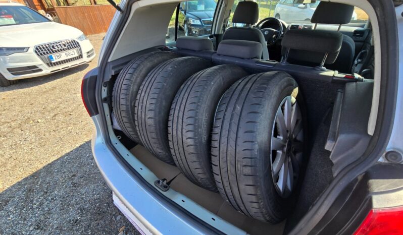 
								Volkswagen Golf – 1.6  75KW 1.majitel nové CZ full									