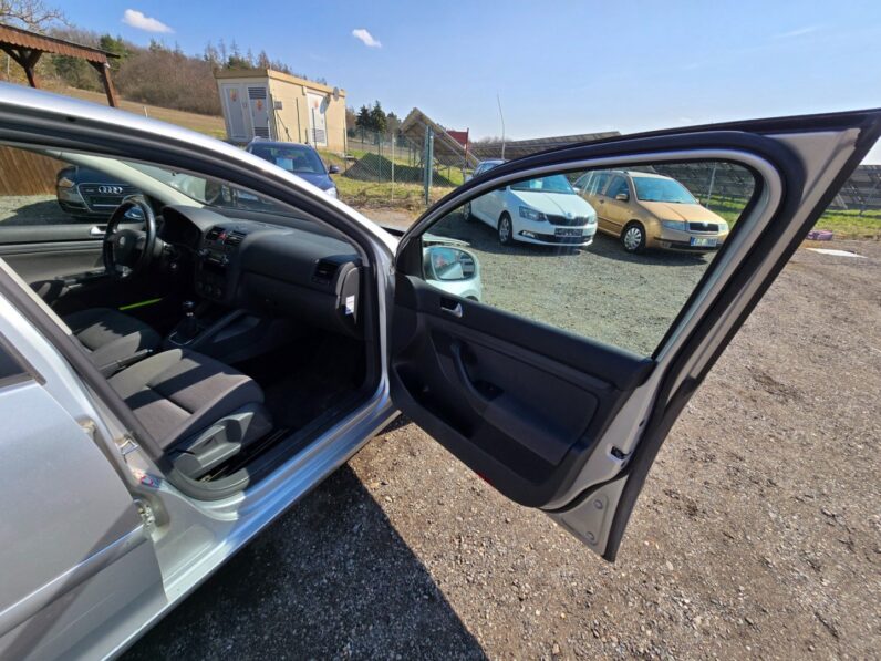 
								Volkswagen Golf – 1.6  75KW 1.majitel nové CZ full									