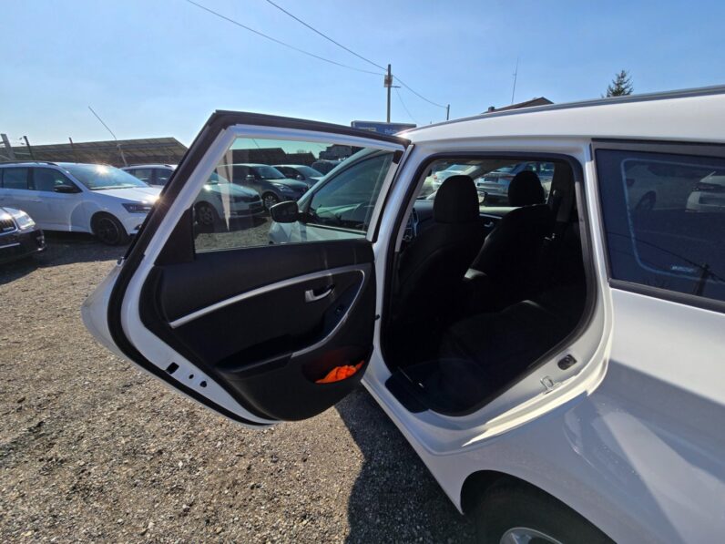 
								Hyundai i30 – 1.6 CRDi ,nové CZ ,serviska full									