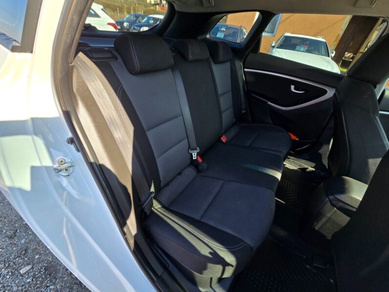 
								Hyundai i30 – 1.6 CRDi ,nové CZ ,serviska full									