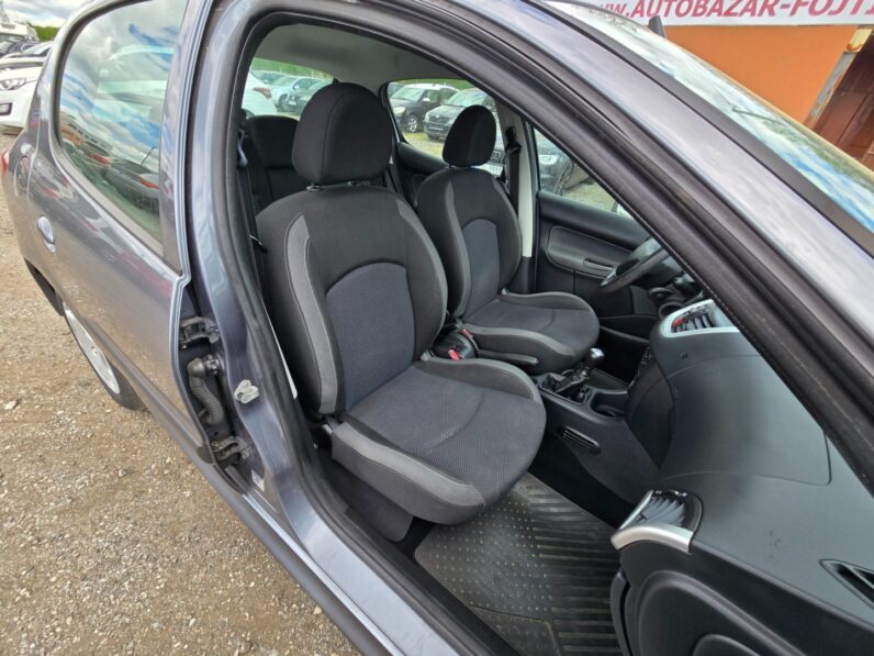 
								Peugeot 206 – 1.1 44kw,klima,2 sady kol full									