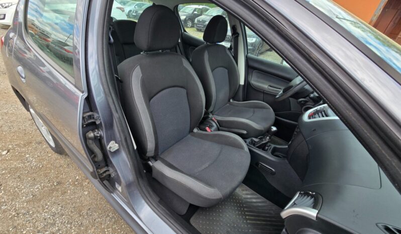 
								Peugeot 206 – 1.1 44kw,klima,2 sady kol full									
