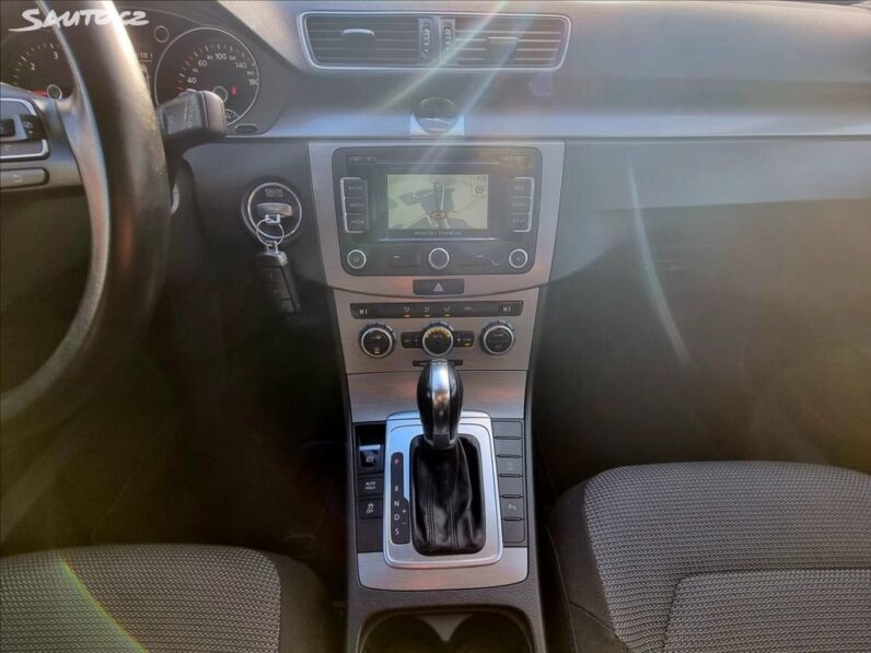 
								Volkswagen Passat 1,6 TDi 77KW DSG,Comfort 2012 full									