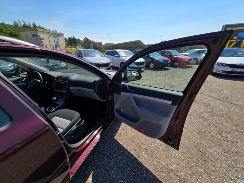 
								Škoda Octavia 2010 – 1.8 Tsi 118kW DSG po servisu full									