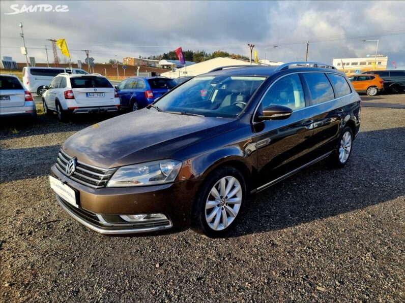 
								Volkswagen Passat 1,6 TDi 77KW DSG,Comfort 2012 full									