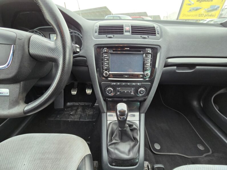 
								Škoda Octavia 2.0 TDi 125KW RS 2012 full									