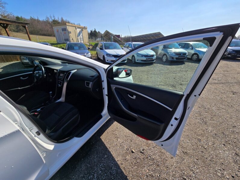 
								Hyundai i30 2016 – 1.6 CRDi ,nové CZ ,serviska full									