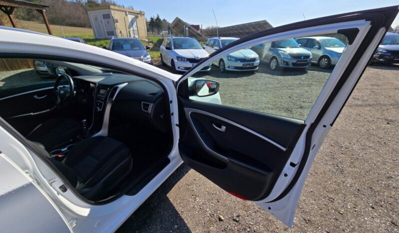 
								Hyundai i30 2016 – 1.6 CRDi ,nové CZ ,serviska full									