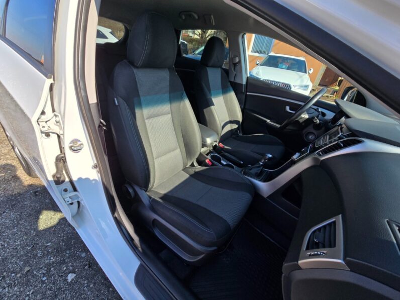 
								Hyundai i30 2016 – 1.6 CRDi ,nové CZ ,serviska full									