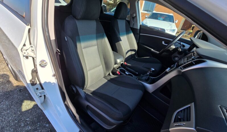 
								Hyundai i30 2016 – 1.6 CRDi ,nové CZ ,serviska full									