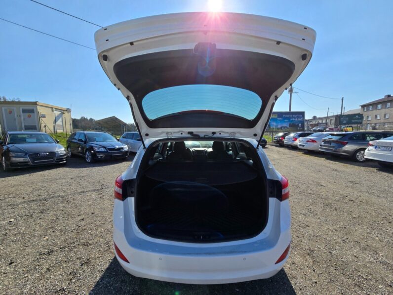 
								Hyundai i30 2016 – 1.6 CRDi ,nové CZ ,serviska full									