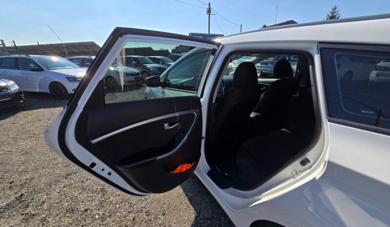 
								Hyundai i30 2016 – 1.6 CRDi ,nové CZ ,serviska full									