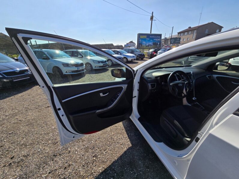 
								Hyundai i30 2016 – 1.6 CRDi ,nové CZ ,serviska full									