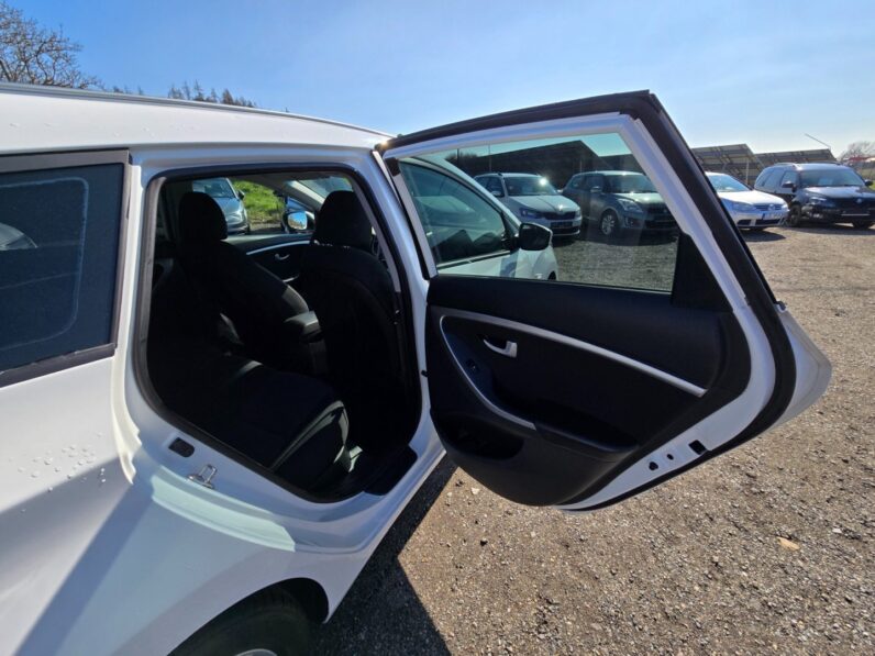 
								Hyundai i30 2016 – 1.6 CRDi ,nové CZ ,serviska full									