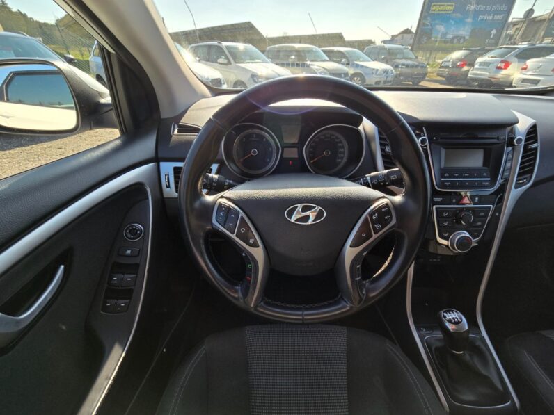 
								Hyundai i30 2016 – 1.6 CRDi ,nové CZ ,serviska full									