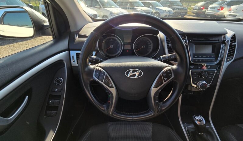 
								Hyundai i30 2016 – 1.6 CRDi ,nové CZ ,serviska full									