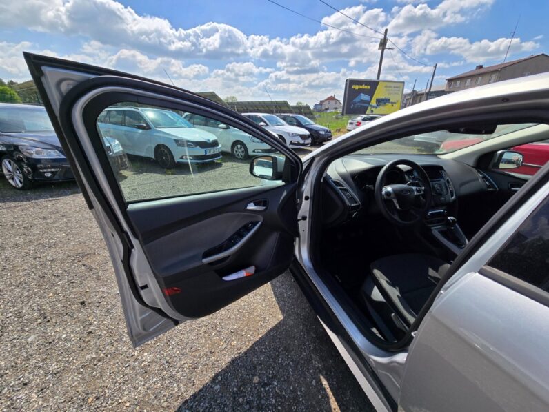
								Ford Focus 1.6 i 77KW garance km 2011 full									