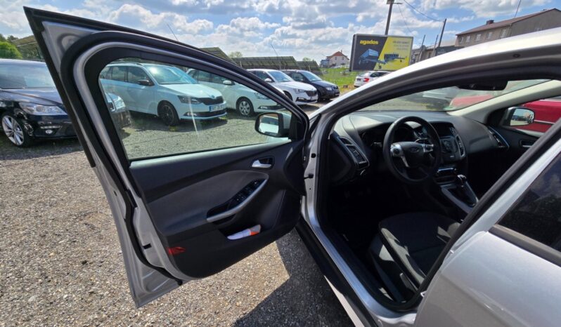 
								Ford Focus 1.6 i 77KW garance km 2011 full									