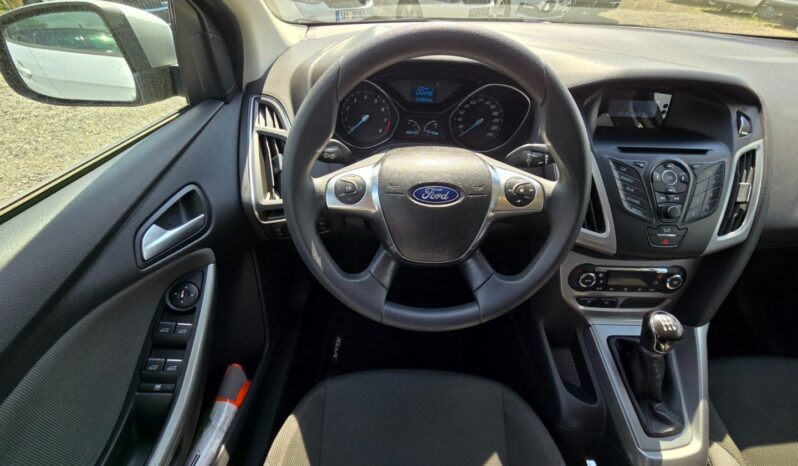 
								Ford Focus 1.6 i 77KW garance km 2011 full									