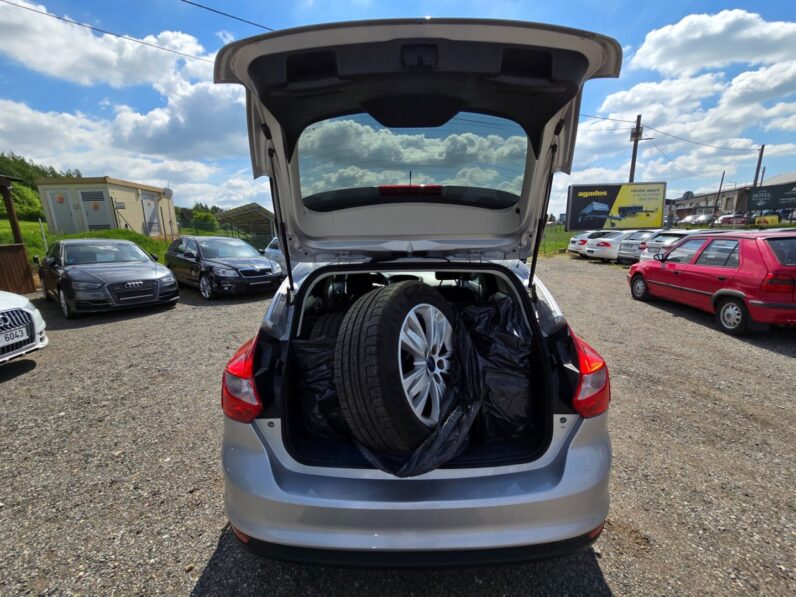 
								Ford Focus 1.6 i 77KW garance km 2011 full									