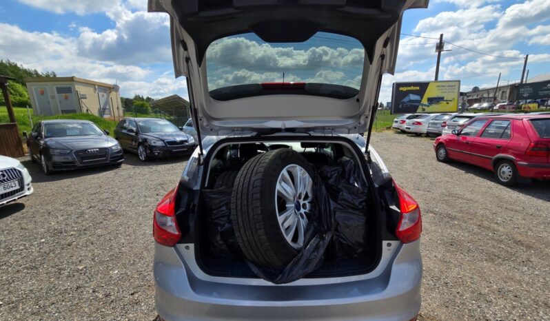 
								Ford Focus 1.6 i 77KW garance km 2011 full									