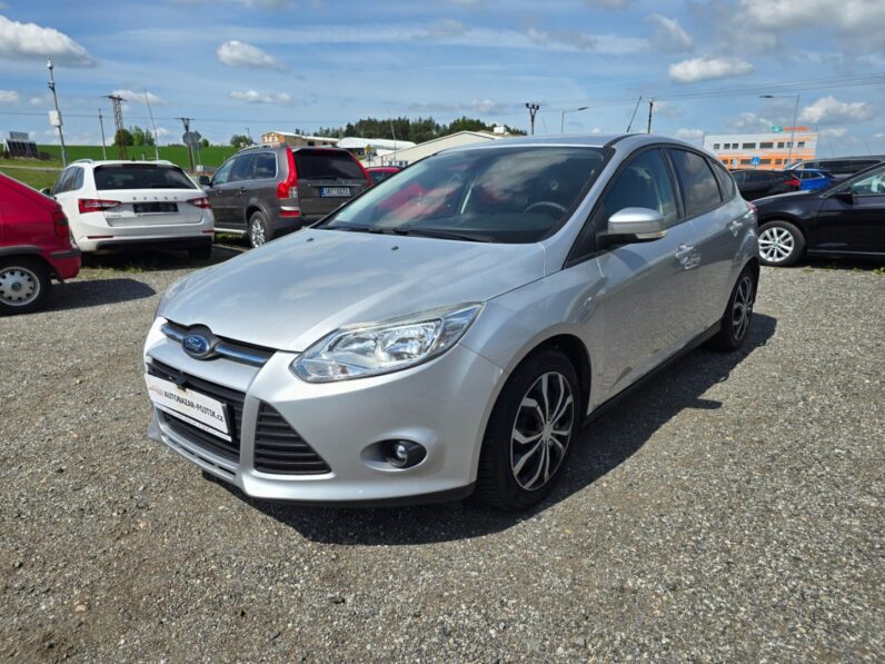 
								Ford Focus 1.6 i 77KW garance km 2011 full									