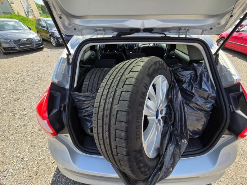 
								Ford Focus 1.6 i 77KW garance km 2011 full									