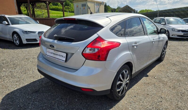 
								Ford Focus 1.6 i 77KW garance km 2011 full									