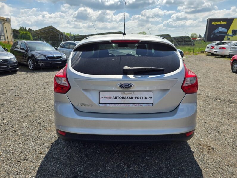 
								Ford Focus 1.6 i 77KW garance km 2011 full									
