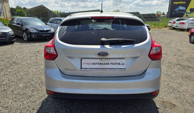 
								Ford Focus 1.6 i 77KW garance km 2011 full									