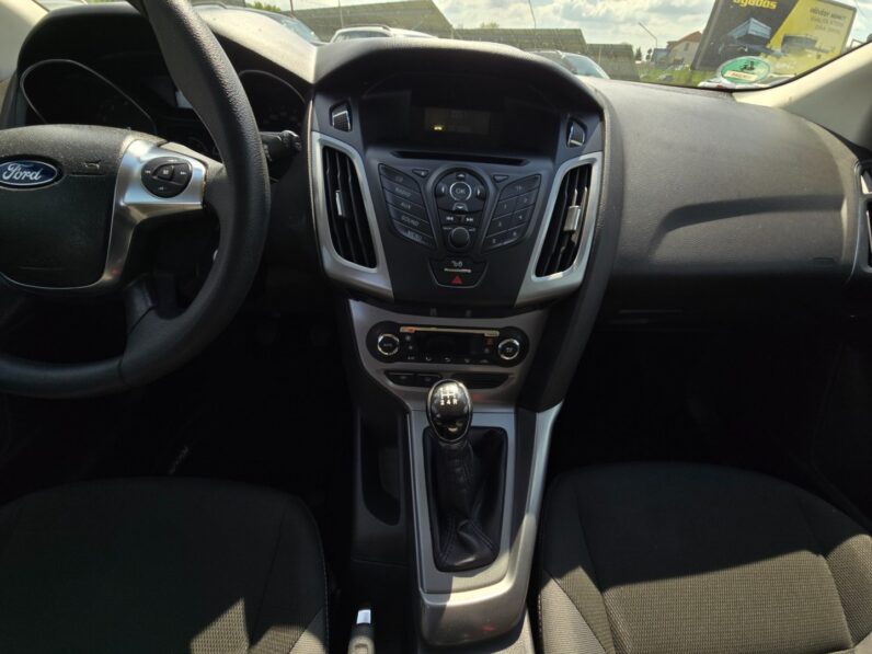 
								Ford Focus 1.6 i 77KW garance km 2011 full									