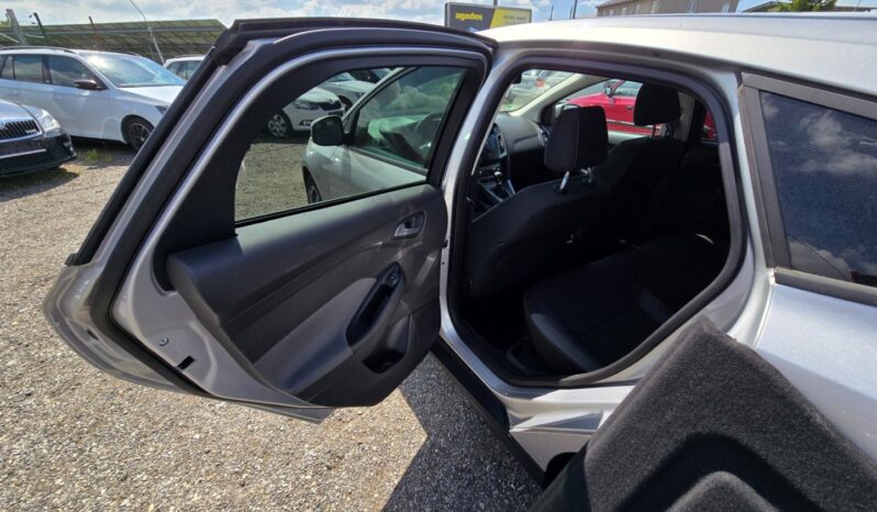 
								Ford Focus 1.6 i 77KW garance km 2011 full									
