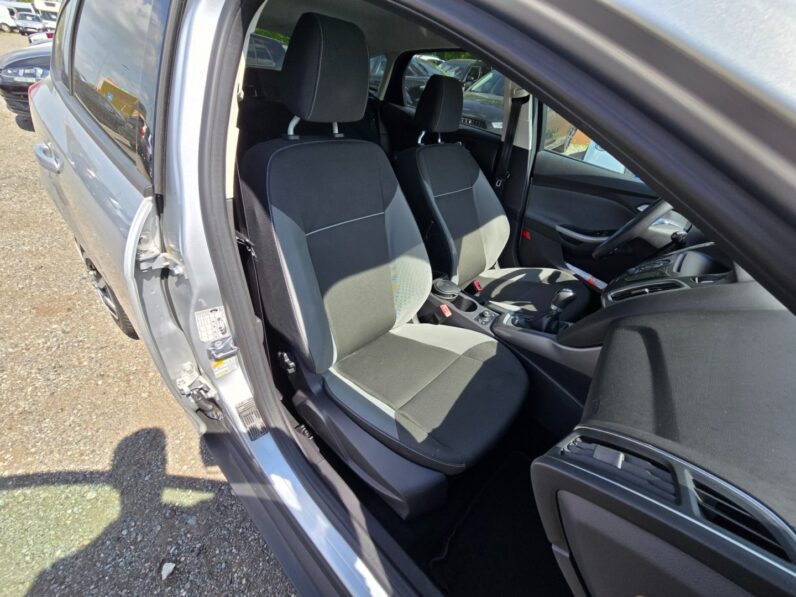 
								Ford Focus 1.6 i 77KW garance km 2011 full									