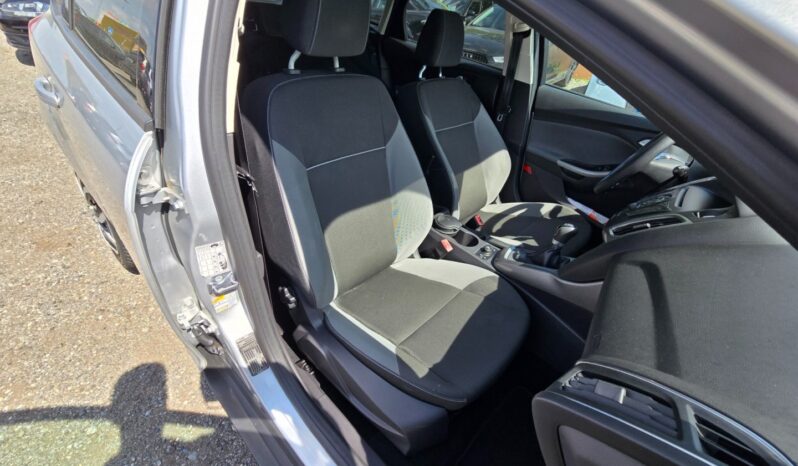 
								Ford Focus 1.6 i 77KW garance km 2011 full									