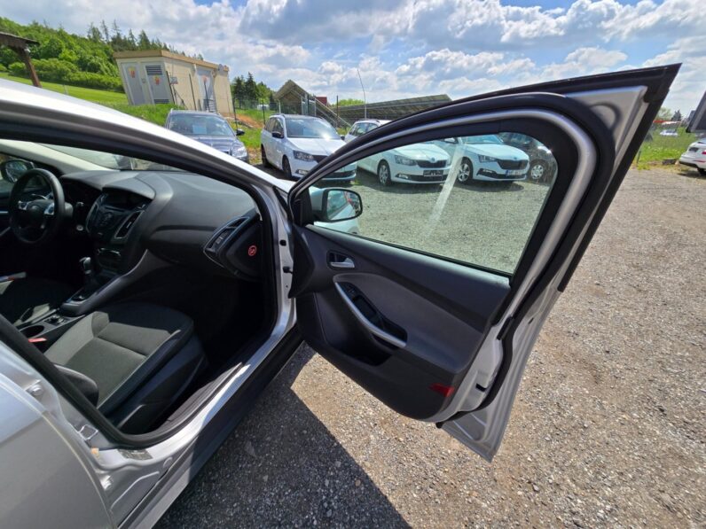 
								Ford Focus 1.6 i 77KW garance km 2011 full									