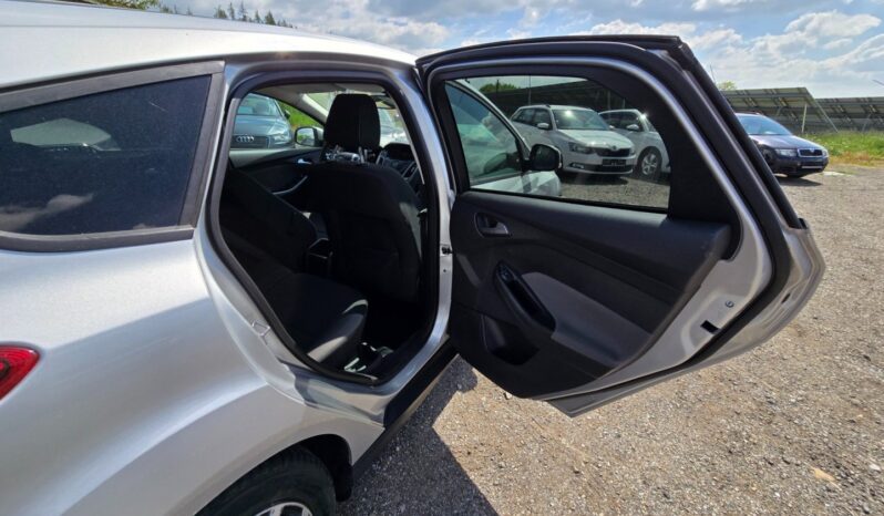 
								Ford Focus 1.6 i 77KW garance km 2011 full									
