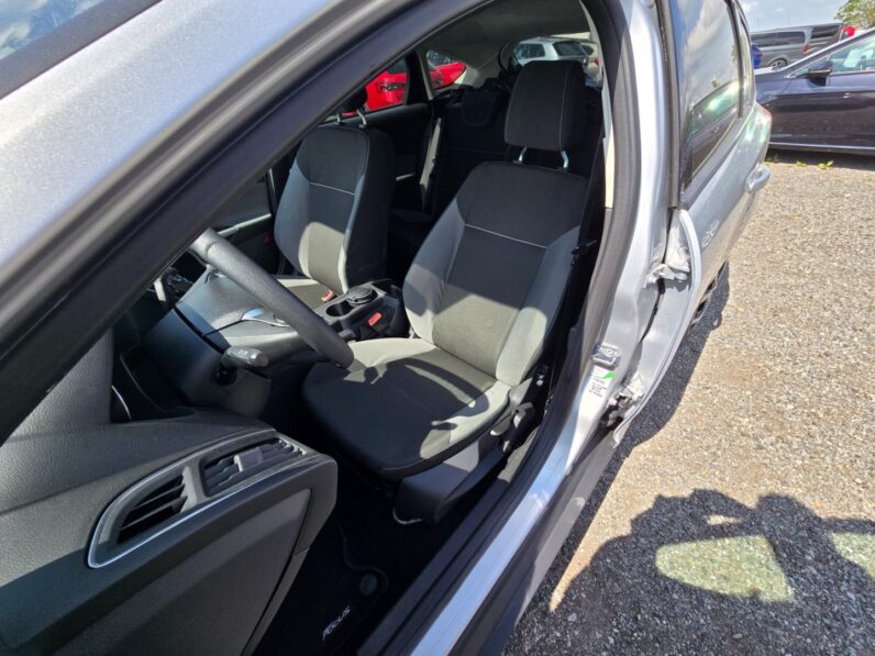 
								Ford Focus 1.6 i 77KW garance km 2011 full									