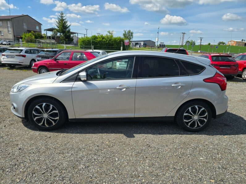 
								Ford Focus 1.6 i 77KW garance km 2011 full									
