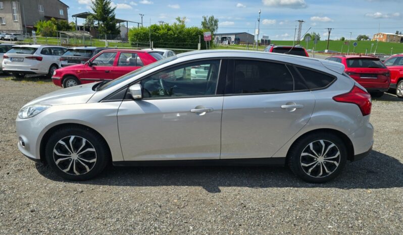 
								Ford Focus 1.6 i 77KW garance km 2011 full									