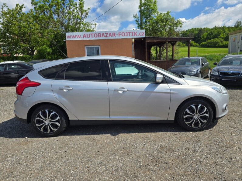 
								Ford Focus 1.6 i 77KW garance km 2011 full									