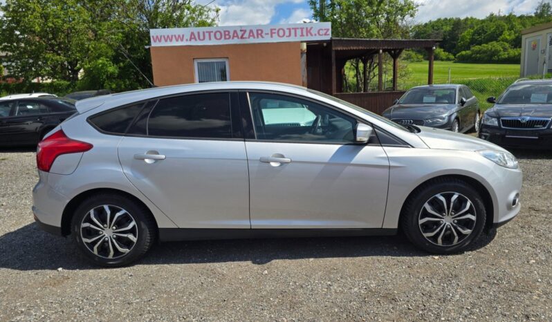 
								Ford Focus 1.6 i 77KW garance km 2011 full									