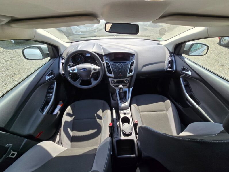 
								Ford Focus 1.6 i 77KW garance km 2011 full									
