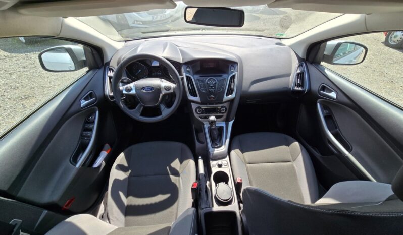 
								Ford Focus 1.6 i 77KW garance km 2011 full									