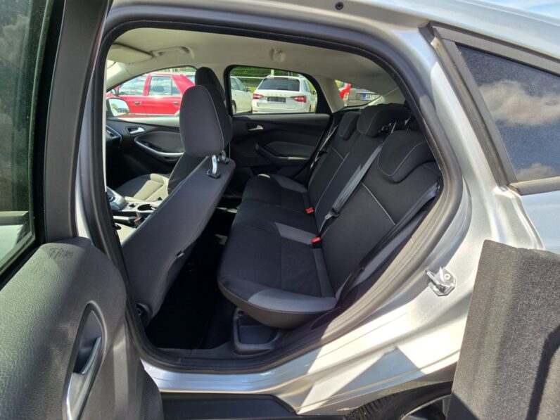 
								Ford Focus 1.6 i 77KW garance km 2011 full									