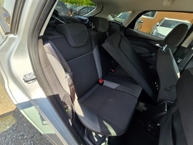 
								Ford Focus 1.6 i 77KW garance km 2011 full									