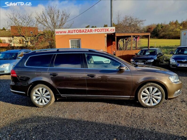 
								Volkswagen Passat 1,6 TDi 77KW DSG,Comfort 2012 full									