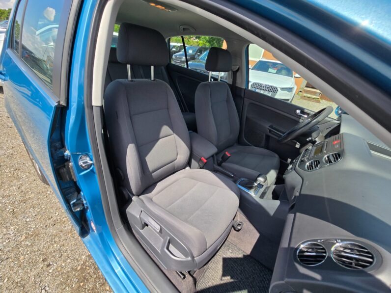 
								Volkswagen Golf Plus 2005 – 1.6 FSI Trend DSG full									