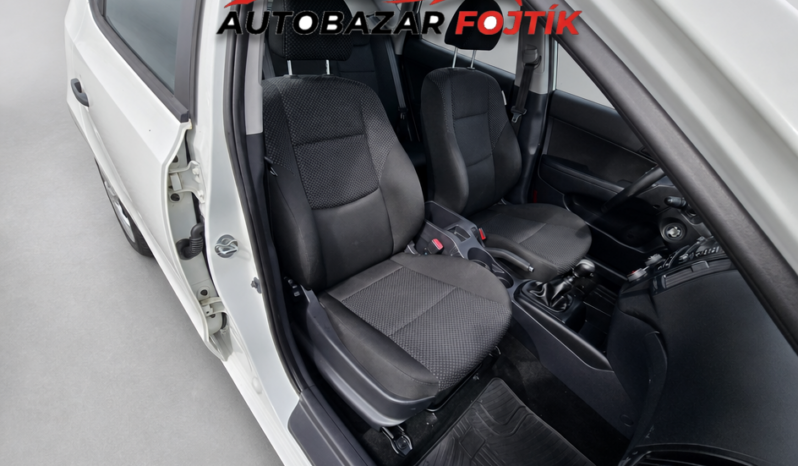 
								Hyundai i30 2010 – 1.4 CVVT 80KW  klima full									